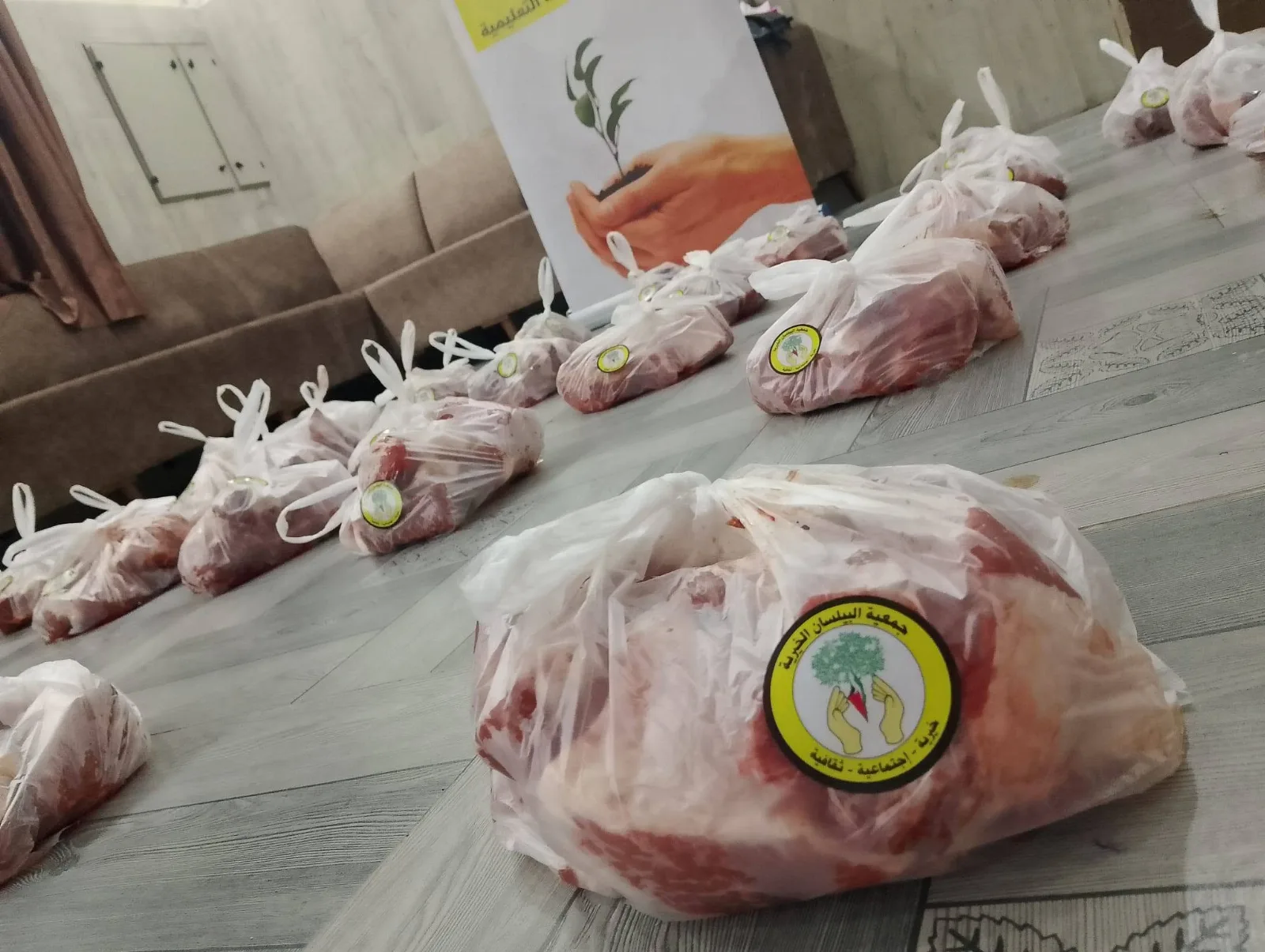 🍗❤️ من يدٍ كريمة إلى مائدة أسرة محتاجة… مستمرون في العطاء وإيصال الخي