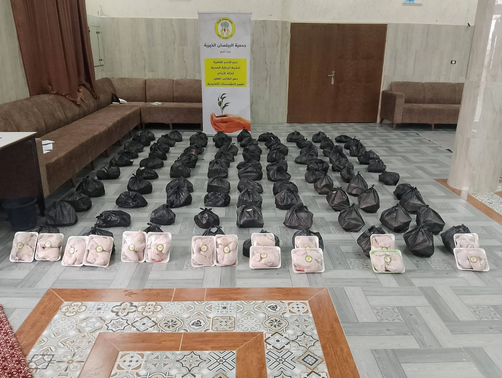  من يدٍ كريمة إلى مائدة أسرة محتاجة… مستمرون في العطاء 